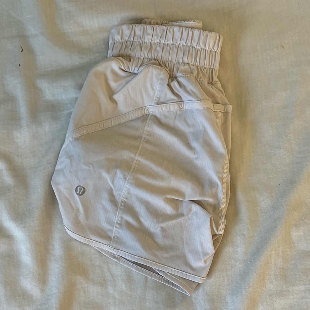 Lululemon Hottie Hots    size: 0 length: 4”   low rise.